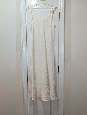 Oscar De La Renta Vintage Y2K Long flowy Satin Gown Medium